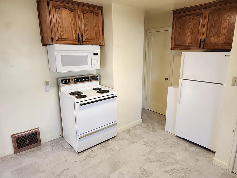2212 W Everett Ave — Photo 9