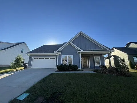 3 bed, 2.0 bath, 1400 sqft, $2,100 — Photo 1