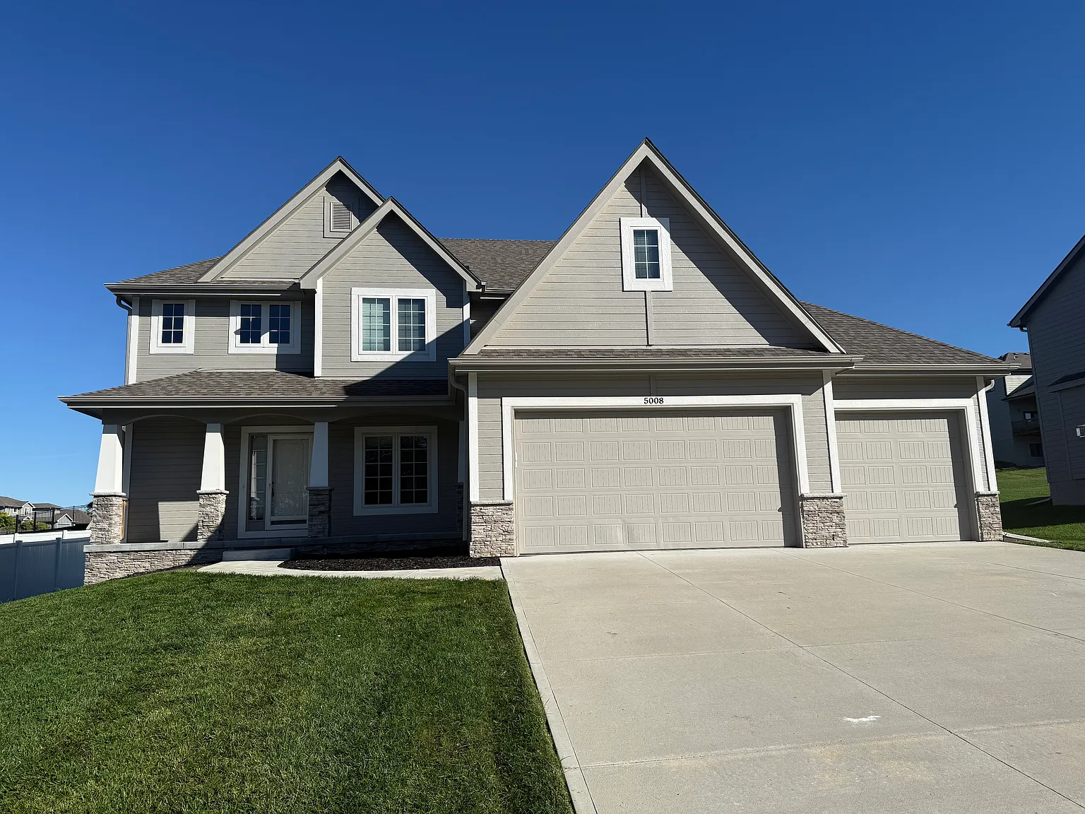 5 bed, 3712 sqft, $4,350 — Photo 1