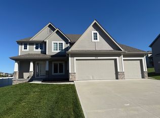5008 Waterford Ave, Bellevue, NE 68133