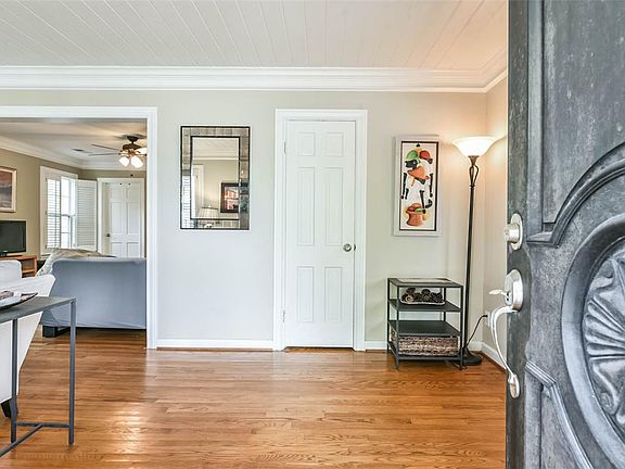 4th image of 2343 South Blvd