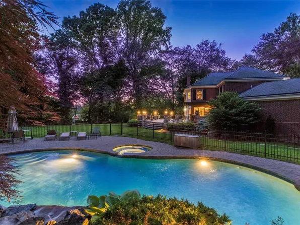 40 Dogwood Ave, Roslyn, NY 11576