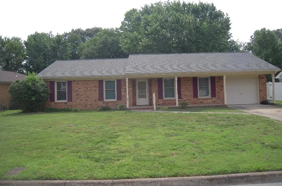 3 bed, 1424 sqft, $2,395 — Photo 1