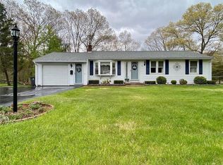 5 Maplewood Dr, Coventry, RI 02816