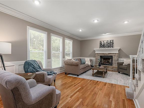 2nd image of 7618 Constance St