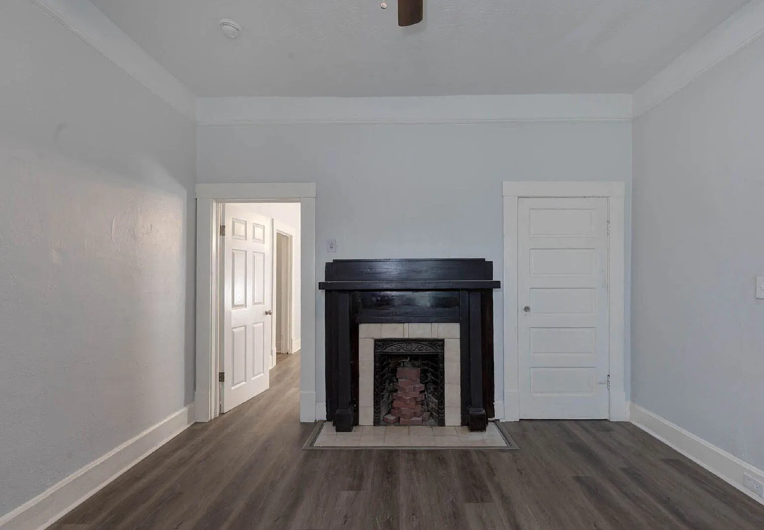 3 bed, 2.0 bath, 1110 sqft, $1,300 — Photo 3