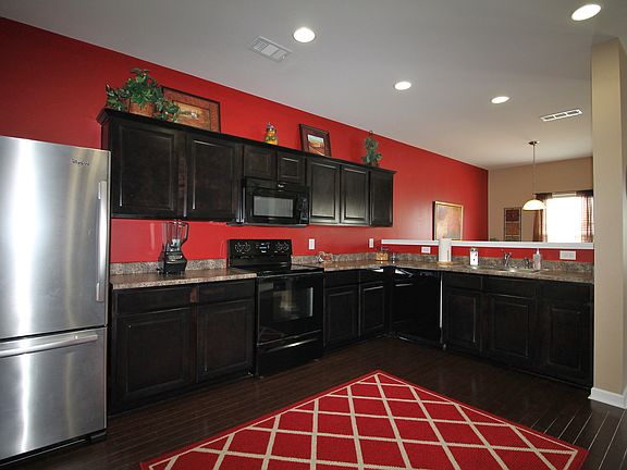 5th image of 634 Pemberton Dr