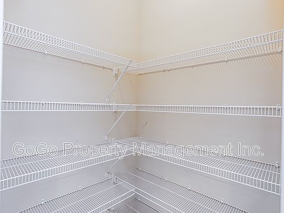 4th image of 206 Snow St