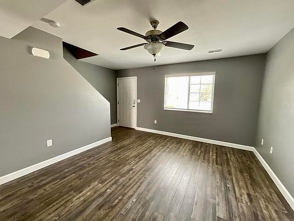 3rd image of 700 Fountain View Dr #H