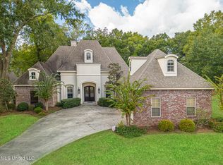 11981 Live Oaks Cv, Gulfport, MS 39503