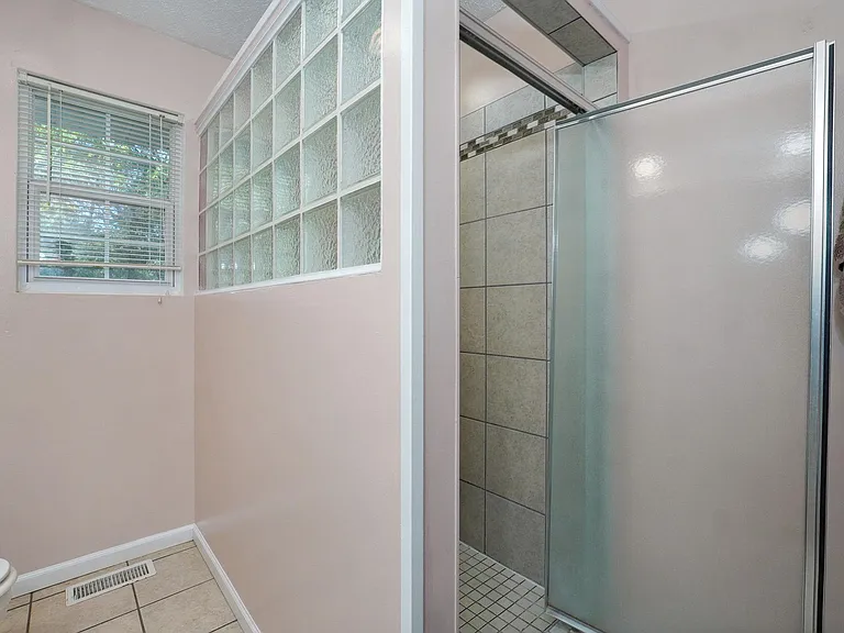 404 E Valley View Rd — Photo 23