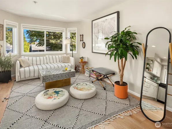 2116 California Avenue SW #201, Seattle, WA 98116