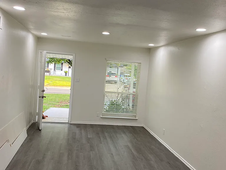 1104 Glenn Dr — Photo 2
