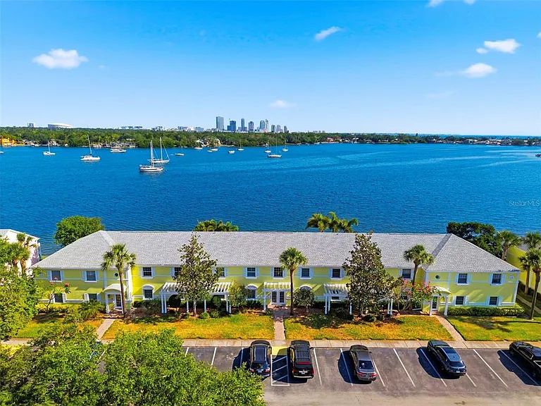 201 Pompano Dr SE #C — Photo 43
