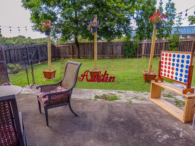 1102 Echo Ln — Photo 13