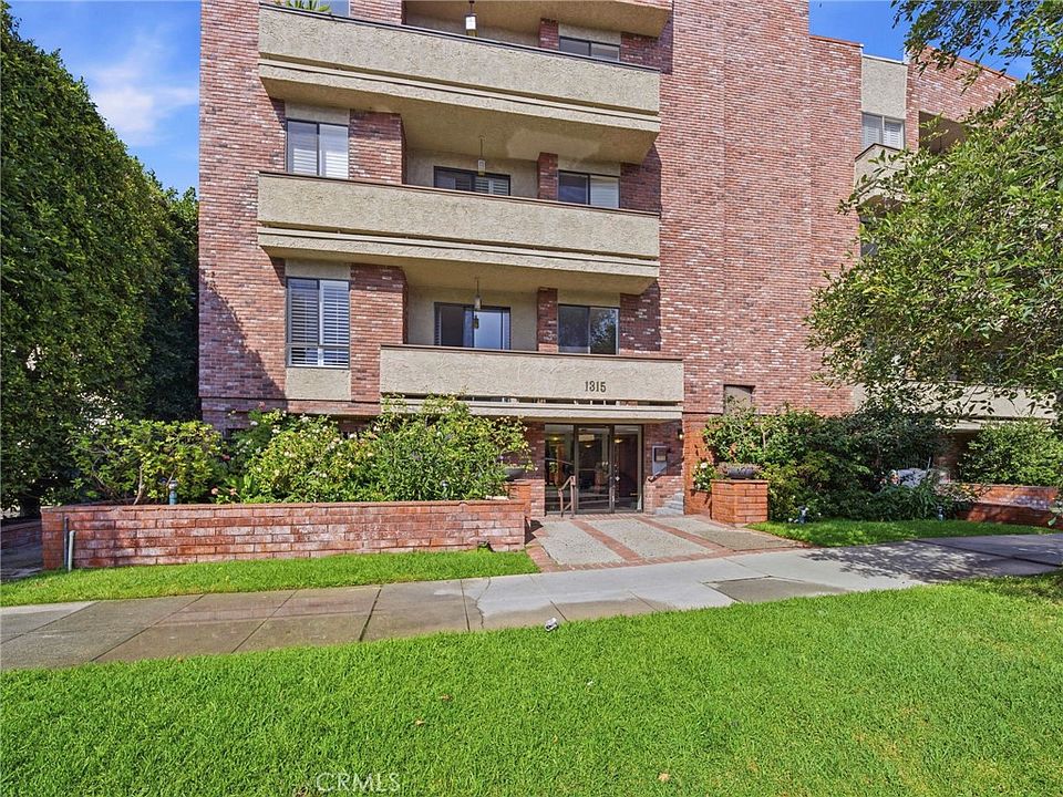 1st image of 1315 Roxbury Dr APT 204