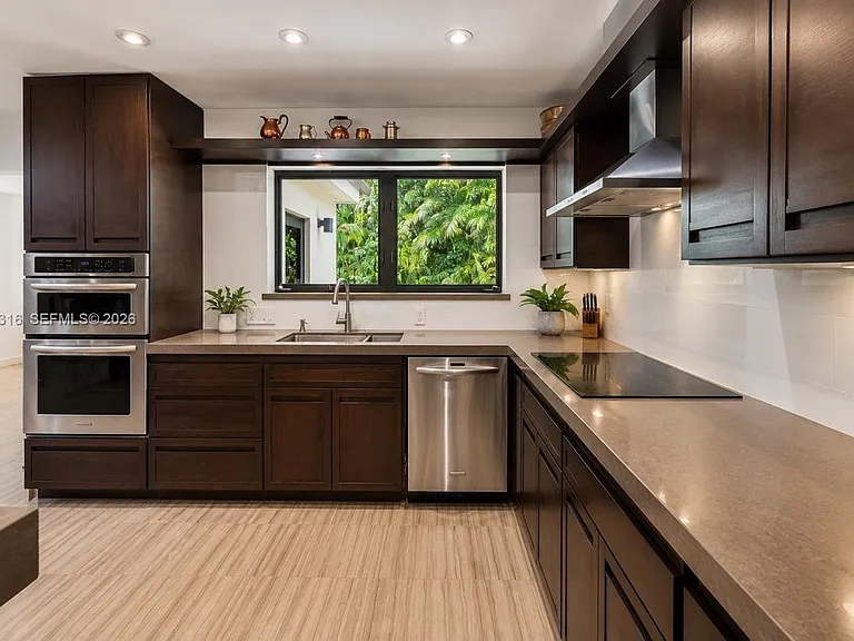 560 Sabal Palm Rd — Photo 3