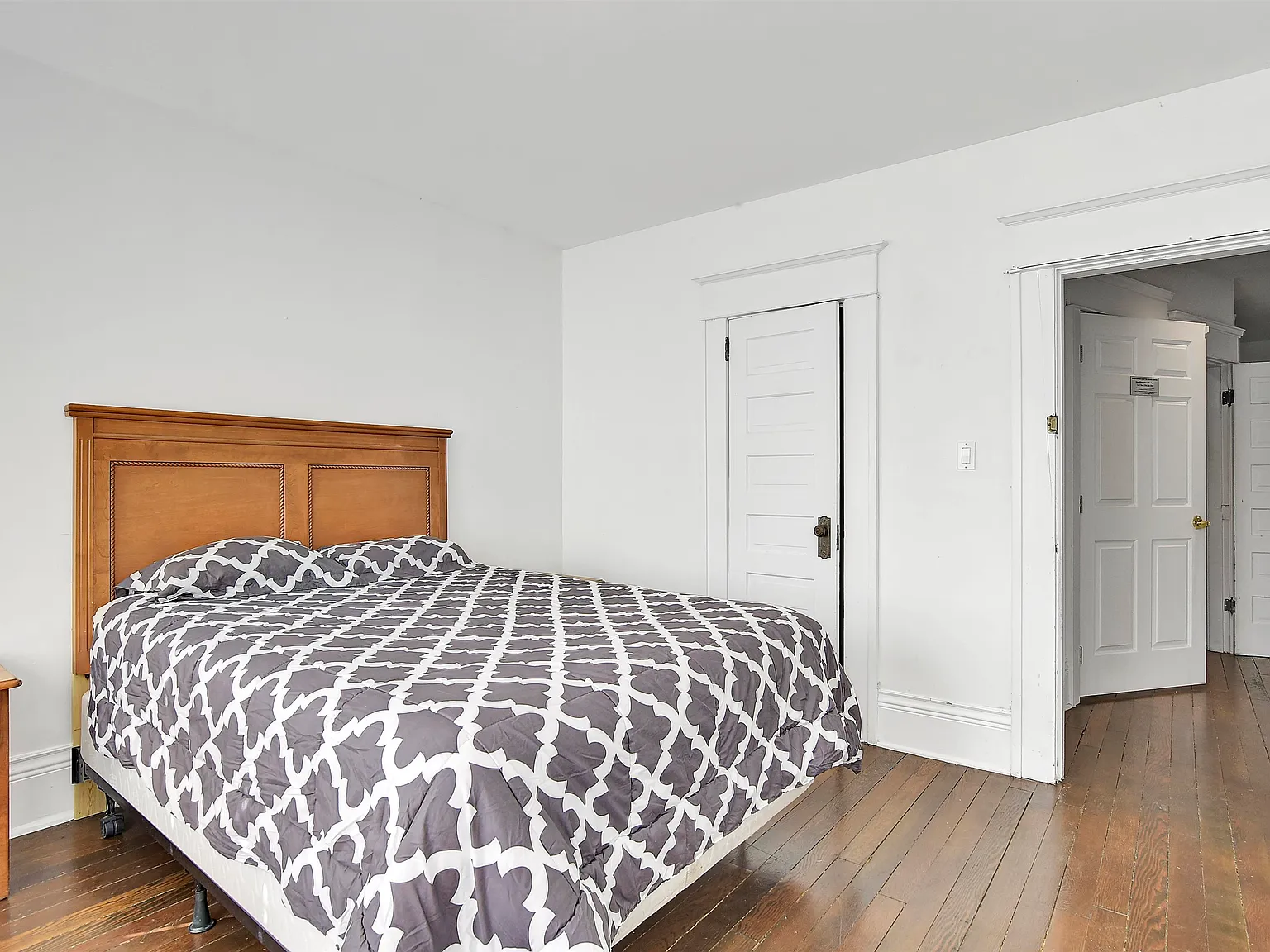 1517 Comox St — Photo 4