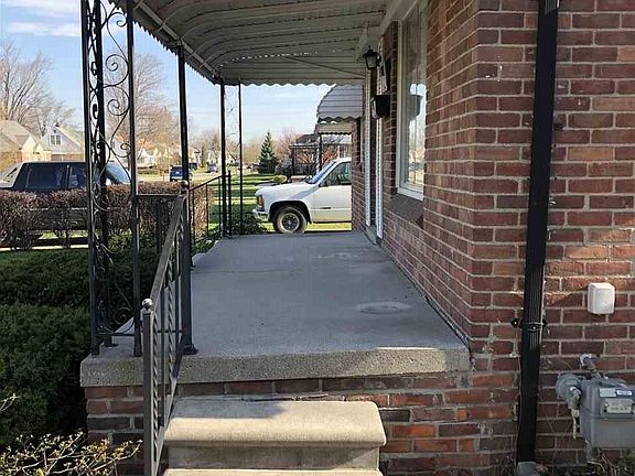 2nd image of 25294 Mackinac St