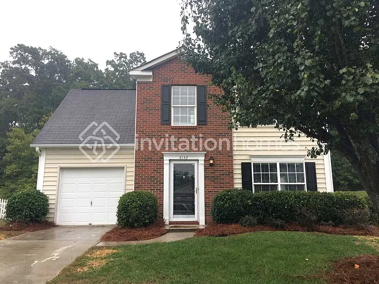 8142 Chatham Oaks Dr — Photo 1