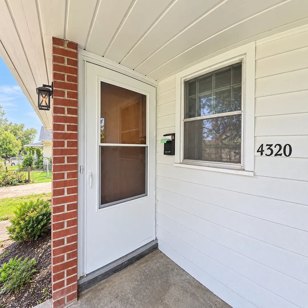 4320 M St-Duplex — Photo 2
