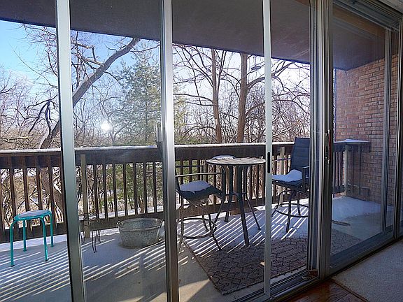 4th image of 5500 Hillcrest Ln APT 1D