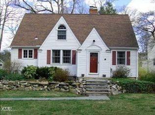 77 Valleywood Rd, Cos Cob, CT 06807