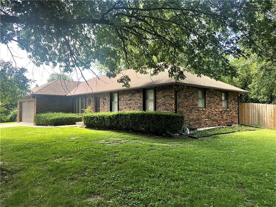 2nd image of 3313 Pickett Rd
