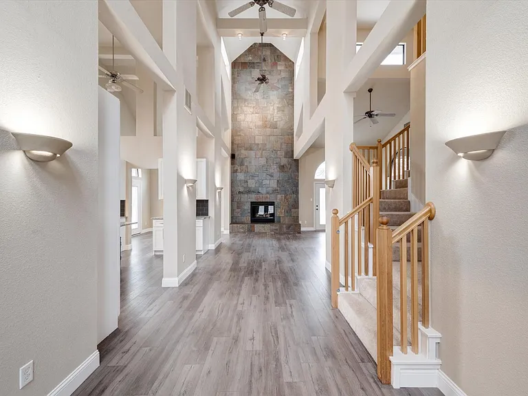 2420 Fawkes Ln — Photo 2