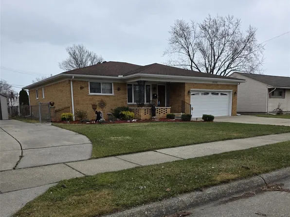 30208 Maplegrove St, Saint Clair Shores, MI 48082