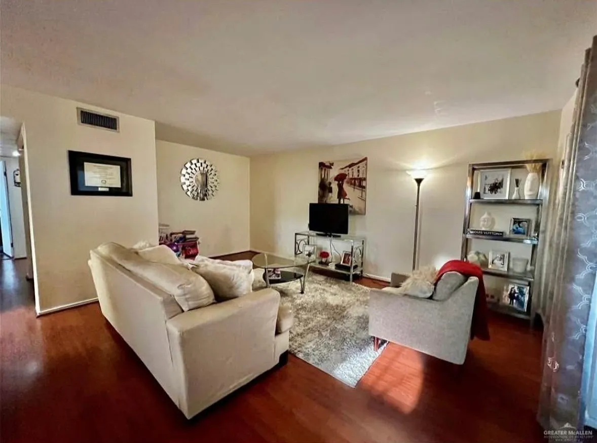 2 bed, 1333 sqft, $1,100 — Photo 2
