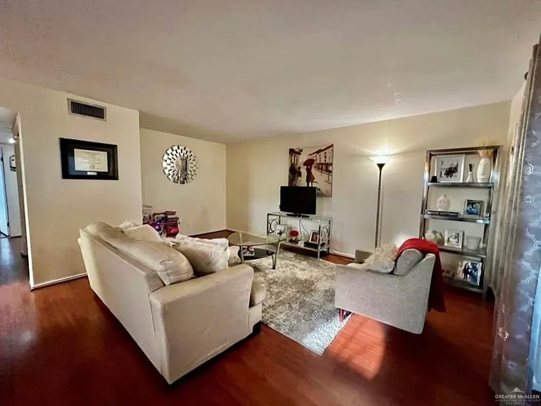 2700 Parker Ln — Photo 2