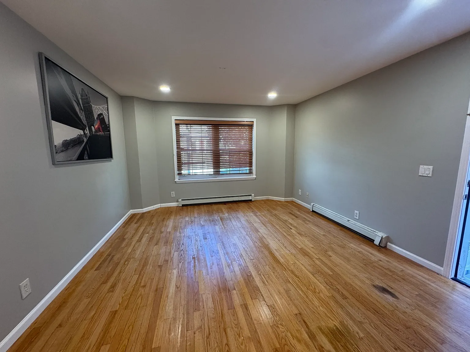 2 bed, 1.5 bath, 1132 sqft, $3,000 — Photo 4