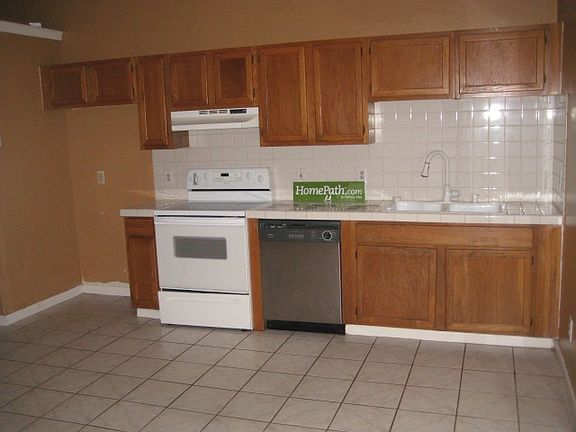 3rd image of 2991 24th Ave NE