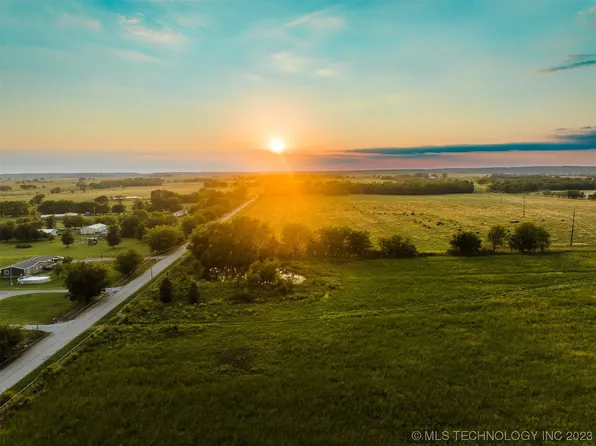 8 W 370th Rd, Adair, OK 74330