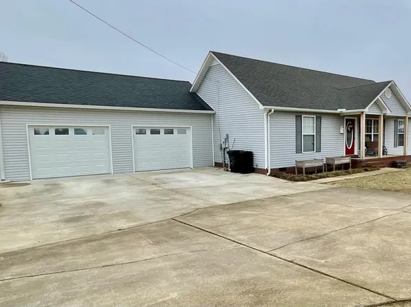 1872 Fall River Rd, Lawrenceburg, TN 38464