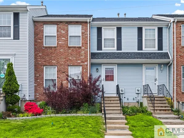 4 Karwatt Ct, Sayreville, NJ 08872