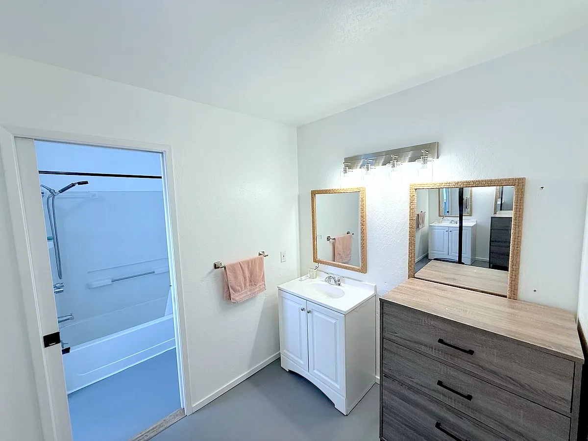 3 bed, 1376 sqft, $3,900 — Photo 4