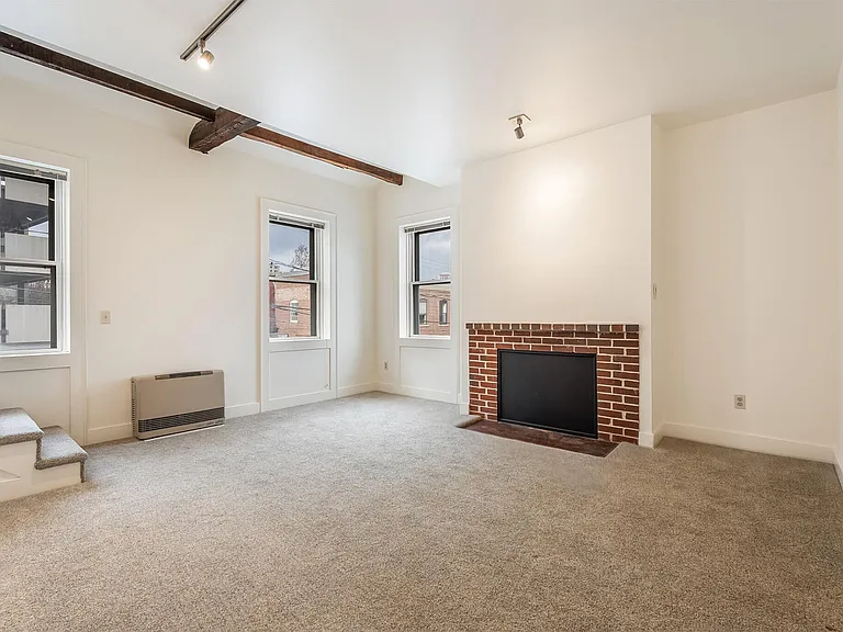 68 Pleasant St #3 — Photo 10