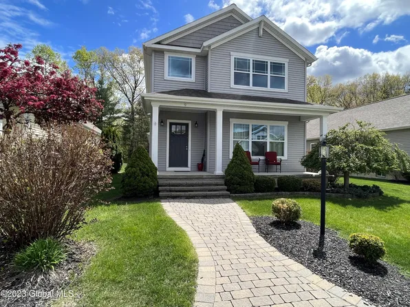 9 Vettura Ct, Malta, NY 12020