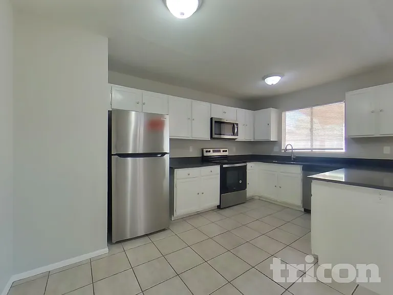 18416 N 55th Dr — Photo 5