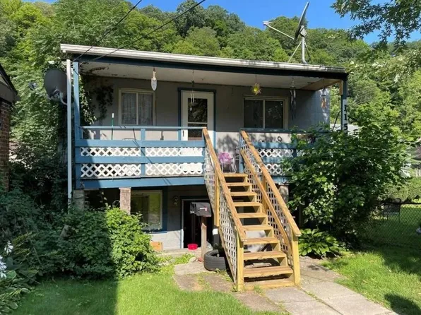 1156 North Ave APT 3, Pitcairn, PA 15140