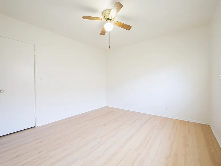 667-669 Levering — Photo 51
