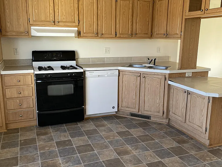 76 Jennifer Cir — Photo 2