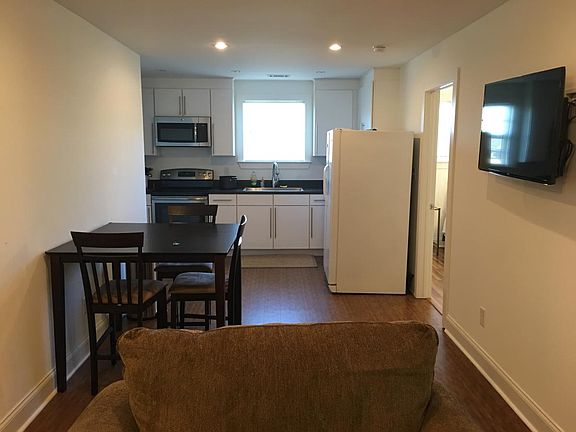 2nd image of 221 Cedar Crst