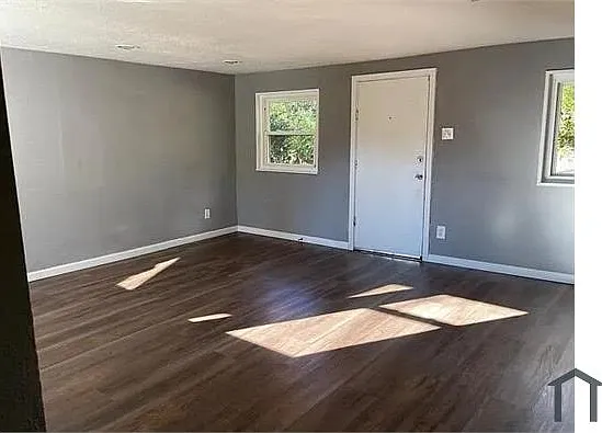 3 bed, $1,500 — Photo 2