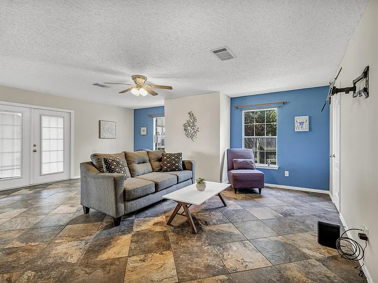 17627 Dansworth Dr — Photo 2