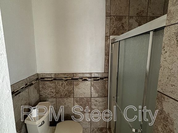 3rd image of 2521 Emilia St