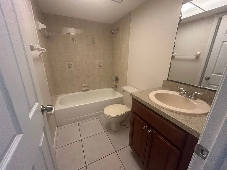 215-217 SE 23rd Pl — Photo 15