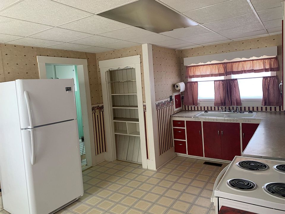 53 Main St, North Stratford, NH 03590 MLS 4943728 Zillow